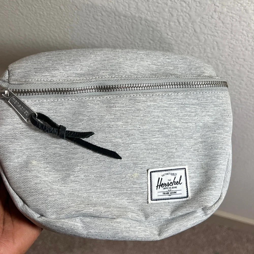 Herschel Supply Co. Retreat Sling Bag cross body fanny pack Gray Heather NWOT